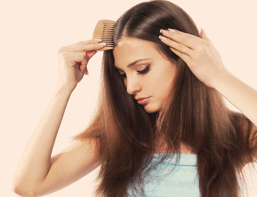 أبرز طرق علاج قشرة الشعر بالمنزل... سهلة وسريعة وفعالة