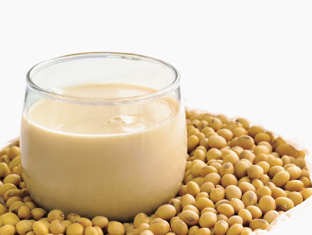 Fenugreek and milk to enlarge the buttocks