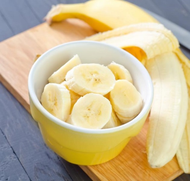 ماسك الموز والحليب والبرتقال السهل والفعال للشعر