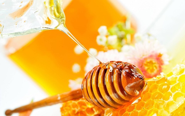 تقوية الأظافر بزيت جوز الهند والعسل