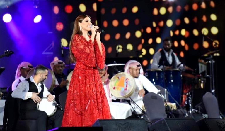 يارا تطل بالأحمر في مهرجان الرياض للعود
