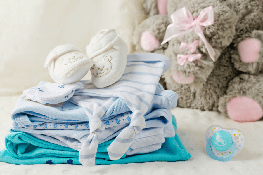 تنظيف ملابس الأطفال حديثي الولادة