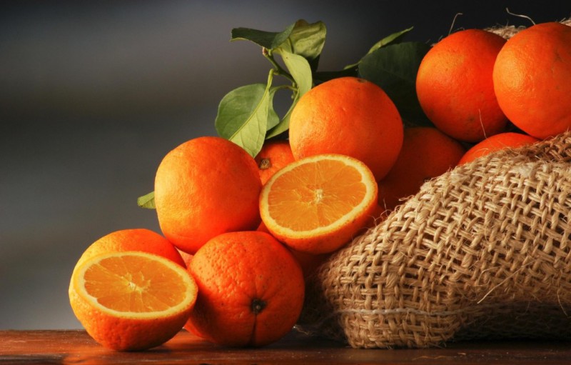 البرتقال لتنعيم وتقشير الجسم