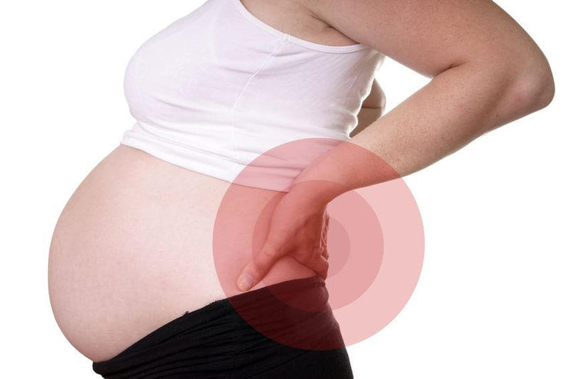 طرق لتخفيف ألم الظهر أثناء الحمل