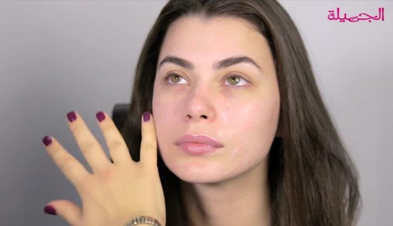 تقنية الستروبينغ لاضاءة الوجه بالمكياج