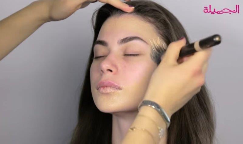 تقنية الستروبينغ لاضاءة الوجه بالمكياج