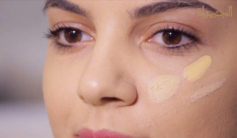 تنظيف الوجه وتطبيق كريم الاساس بالطريقة الصحيحة