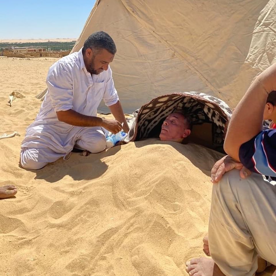 محمود حميدة في الرمال