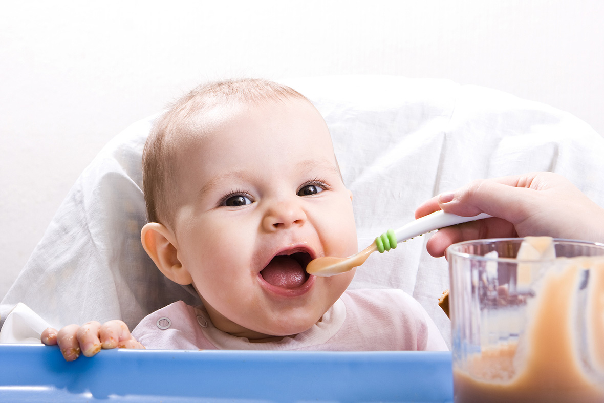 افضل الاطعمة التي يحتاجها الطفل في الشهر السادس 