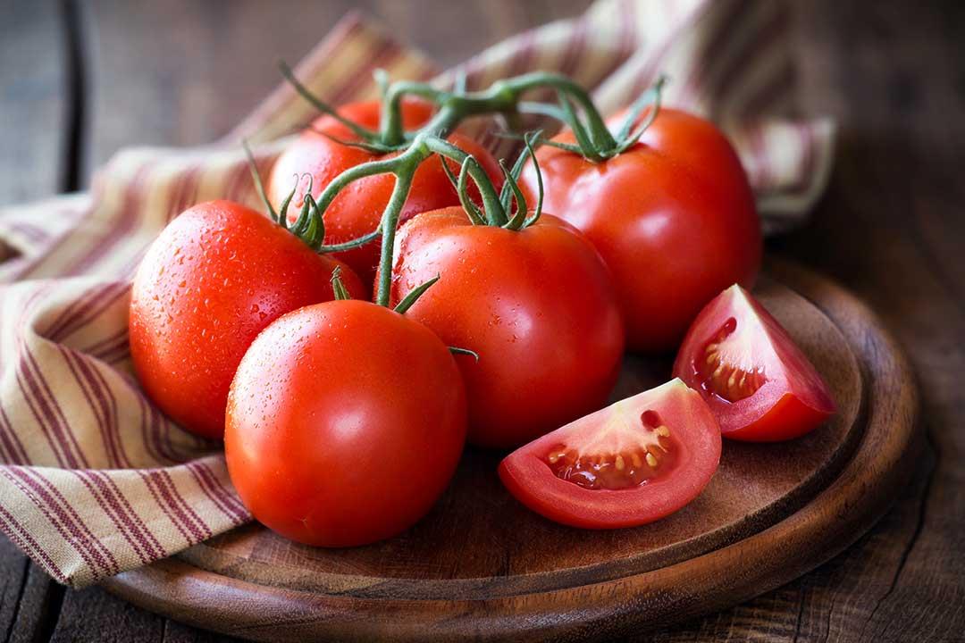  وصفة الطماطم والسكر للبشرة الدهنية
