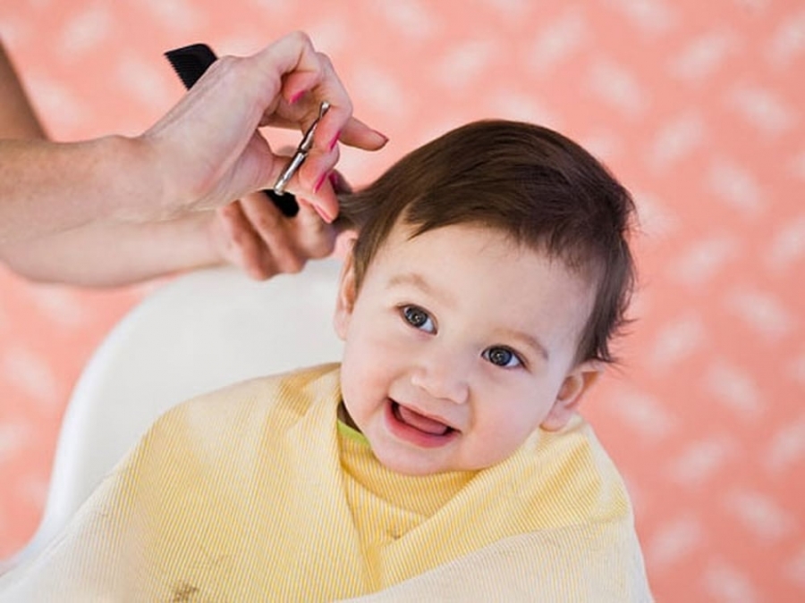 فوائد حلق شعر الأطفال الرضع