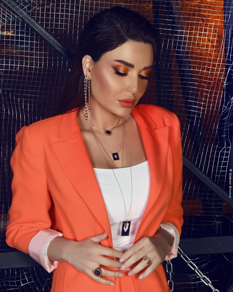 أزياء سيرين عبد النور