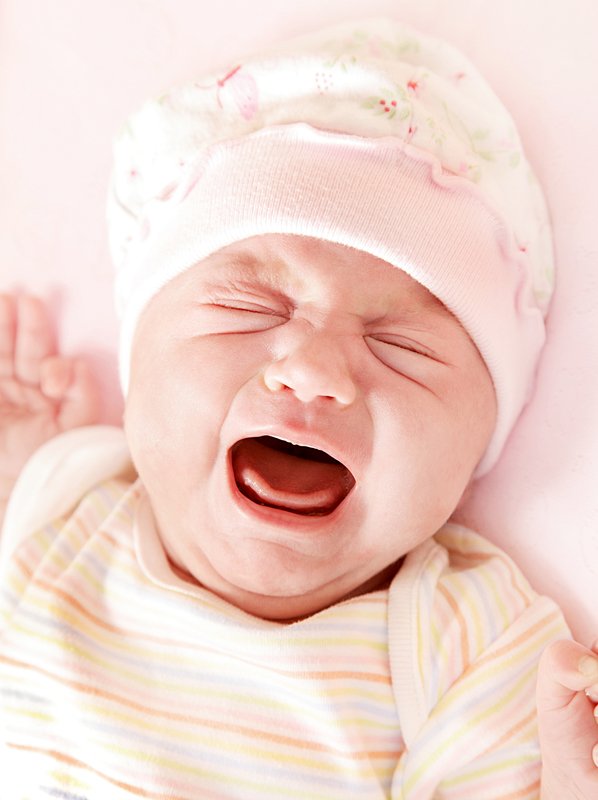بكاء الطفل بعد الرضاعة 