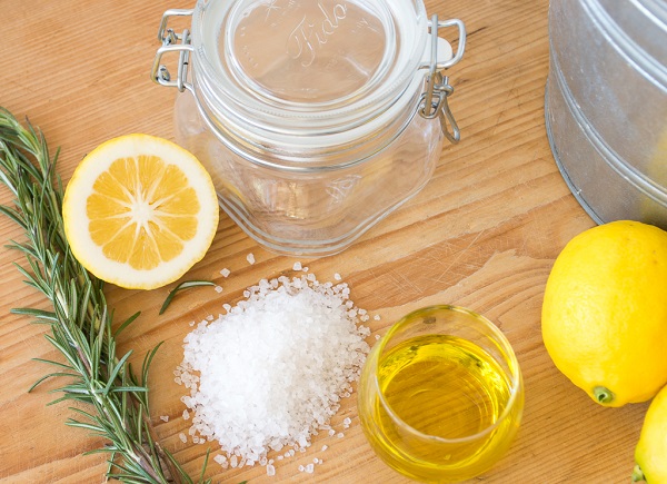 كيفية استخدام الملح لعلاج قشرة الشعر