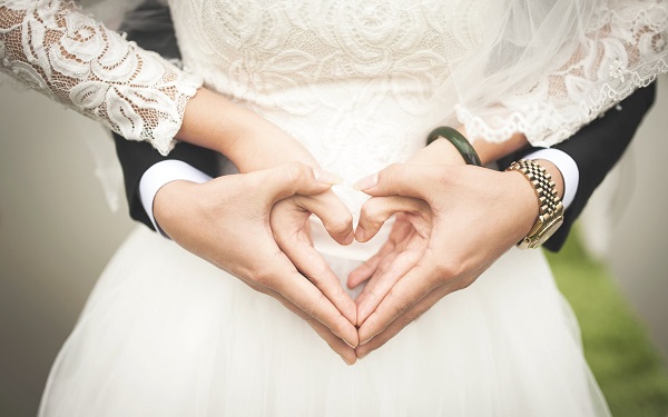 وصفات لمكافحة خشونة اليدين للعروس