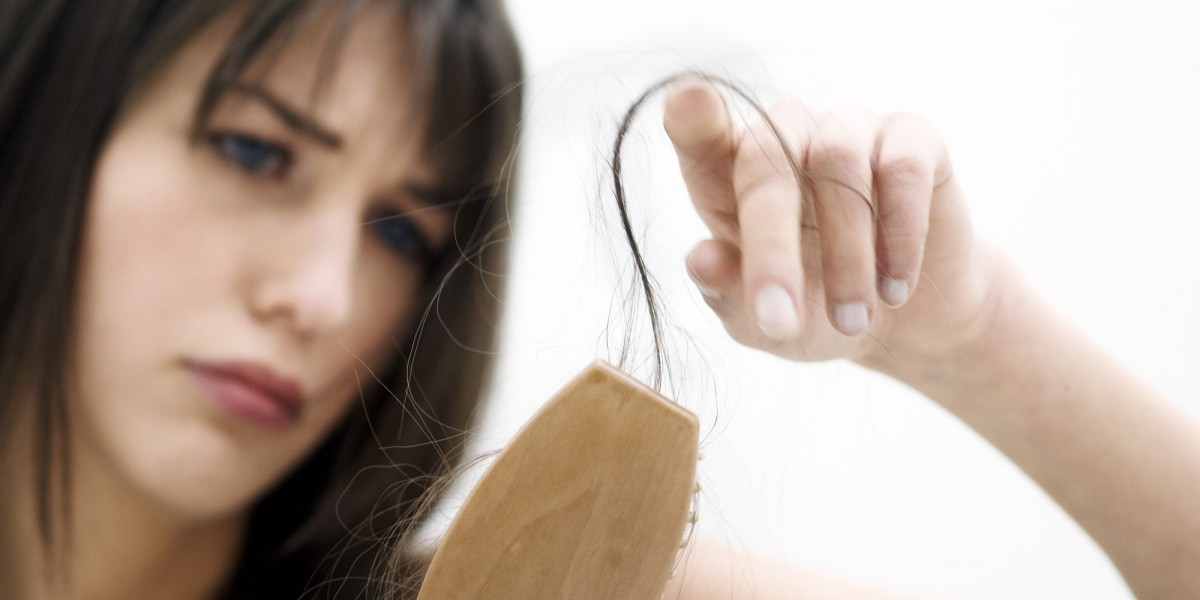 تساقط الشعر بكثرة عند النساء