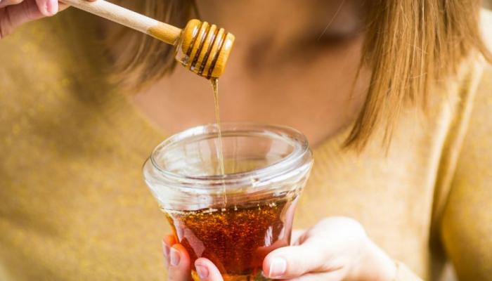 وصفات من العسل لإزالة السواد حول الفم