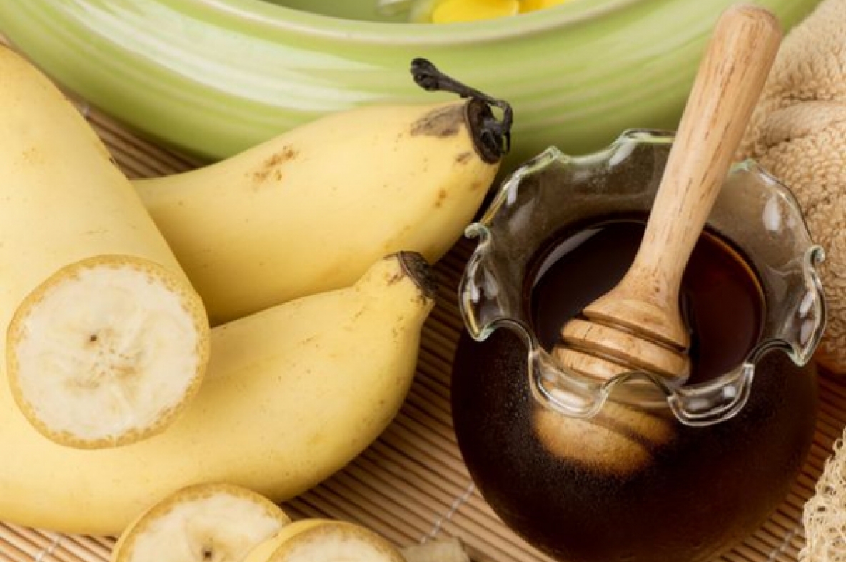 Маска с бананом для сухой. Маска для волос из банана. Банан с медом. Медовые бананы. Bananas с медом.