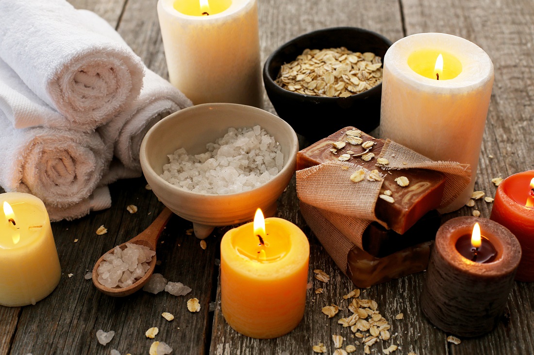 aromatherapy-treatment-with-candles_0.jpg